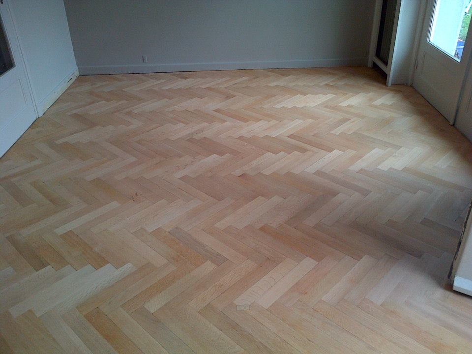 Décapage d'un parquet en chevrons